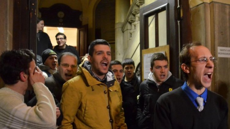 Новите окупатори на СУ. Към техните искания се присъединиха и днешните протестиращи. Снимка: Булфото