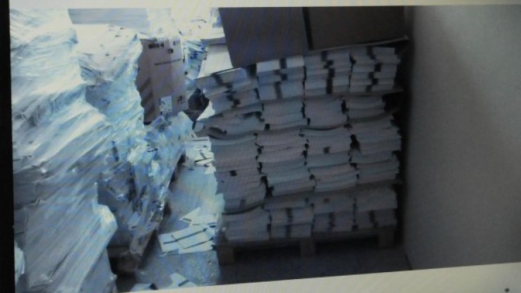 Намерените бюлетини в печатницата в Костинброд. Снимка: Булфото, архив