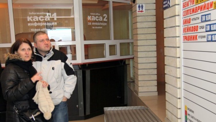 Кметът и Желязко Железов откриват автогарата. Снимка: БТА
Снимка: БТА