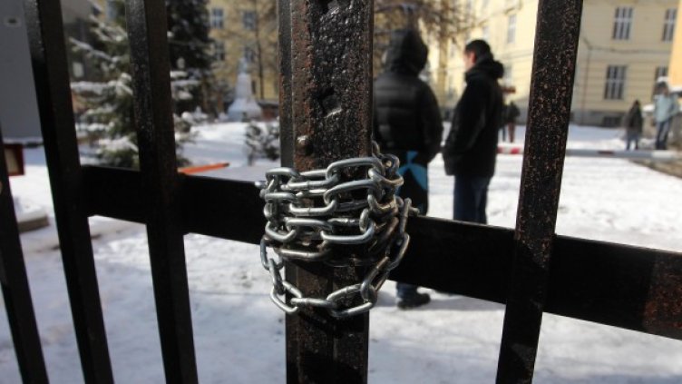 След три дни окупация днес веригите бяха срязани. Снимка: БТА