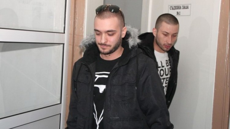 Криско пред съдебната зала. Снимка: Булфото