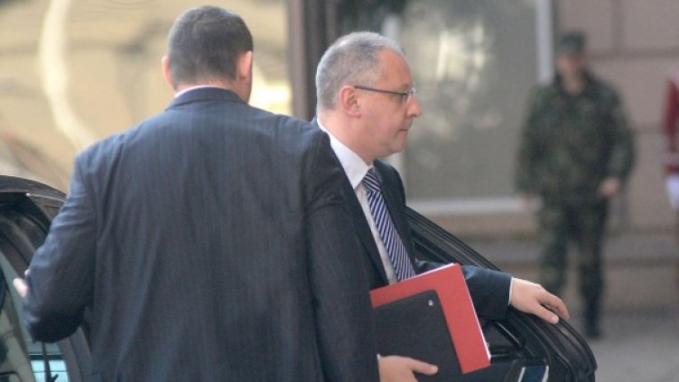 Председателят на БСП при влизане за КСНС. Снимка: Булфото