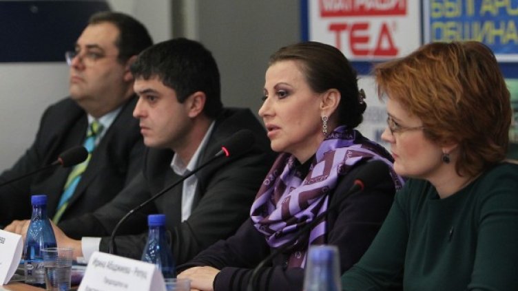 Илиана Раева обяви коалицията между "Обединена България", Християндемократическата партия и Социалдемократическата партия