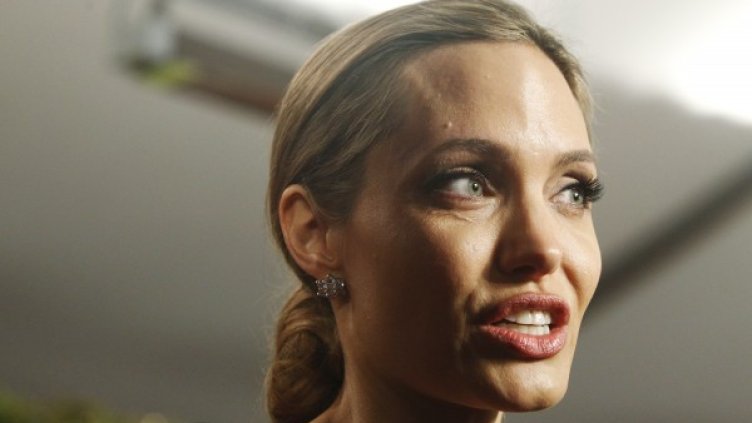 Джоли е разпознаваема заради острите си черти. Снимка: Reuters