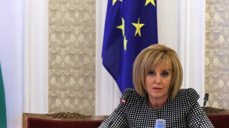 Според Манолова има по-добър баланс между партиите в ЦИК. Снимка: БТА