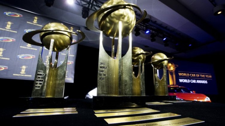 Миналогодишните статуетки. Снимка: WCOTY