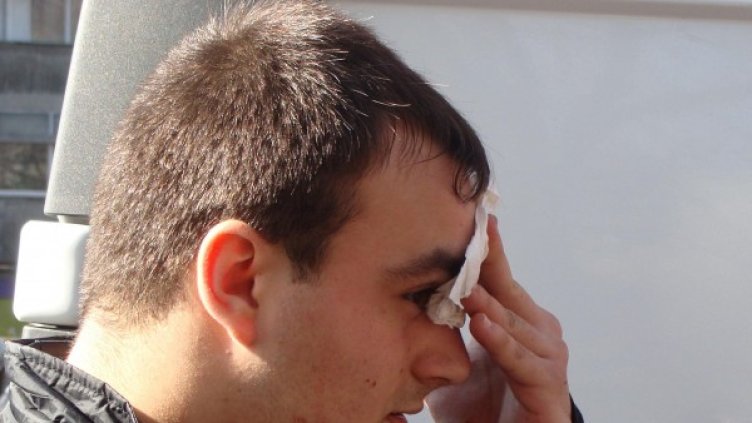 Ранен при протеста в Пловдив в защита на Куршум джамия. Снимка Булфото