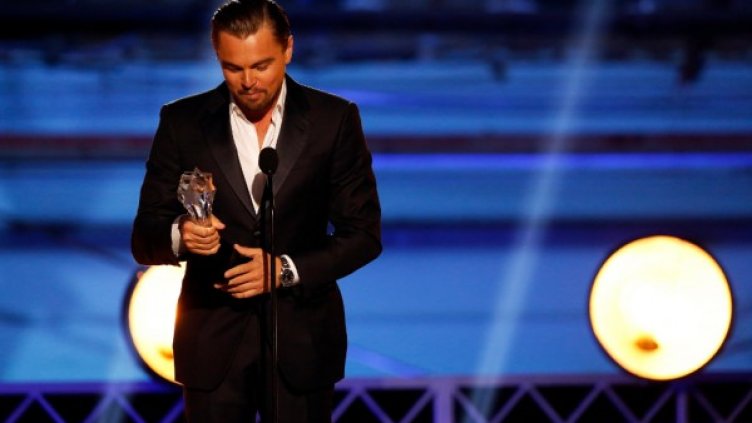 Леонардо ди Каприо получи награда "Златен глобус" за ролята си във филма. Снимка: Reuters
