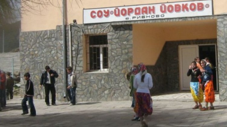 Училището в Рибново. Снимка: uchilishta.guide-bulgaria.com
