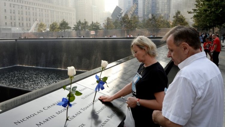 Плочата в памет на жертвите от атаките от 11 септември 2001 г. в Ню Йорк. Снимка Reuters