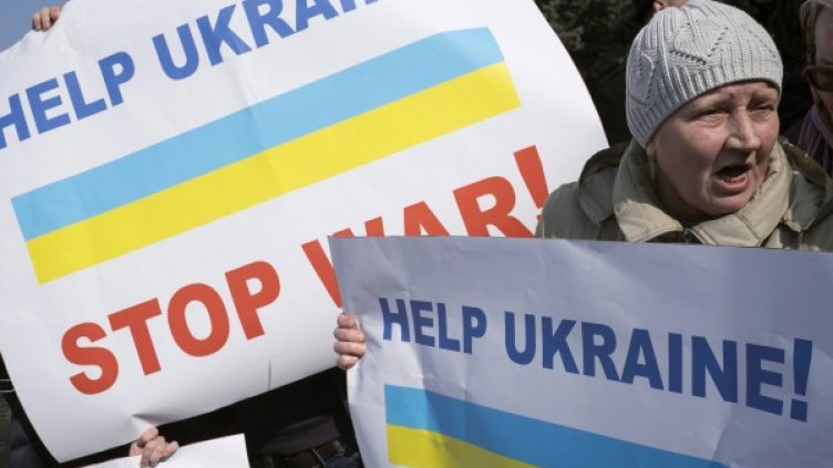 Антивоенен митинг пред руското посолство в Киев. Снимка: Ройтерс