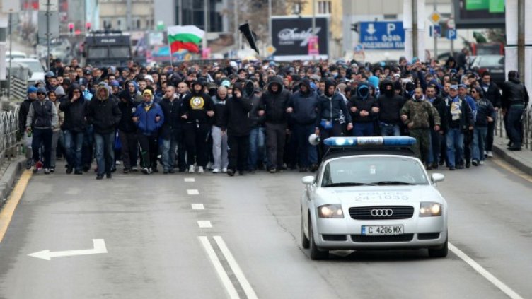 Преди дербито: Синьо-червена радост!