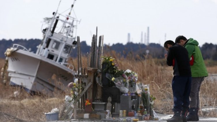 Япония си спомня за жертвите от разрушителния трус преди 3 г.