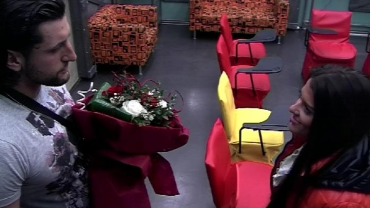 Борислав с цветя пред Бориса. Снимка: TV7