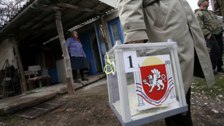 Днес в Крим се провежда референдум за отделяне  от Украйна. Снимка: Ройтерс