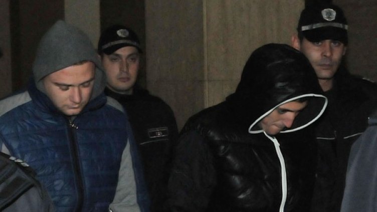 Задържаните Станислав Маламов и Велик Корчев. Снимка, Архив Булфото