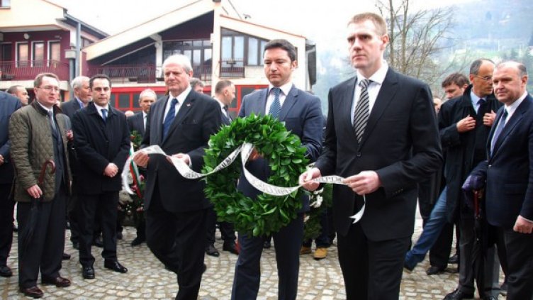 Поклонението пред мемориала в Гостун. Снимка: БТА