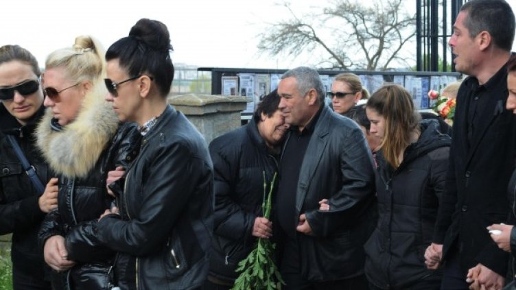 Близките погребаха момиченцето вчера. Снимка: БулФото