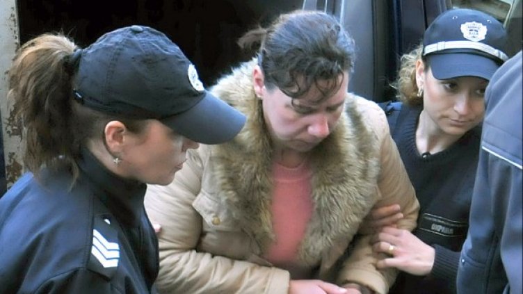 Атанаска бе докарана в Съдебната палата в Бургас под засилена охрана. Снимка: БТА