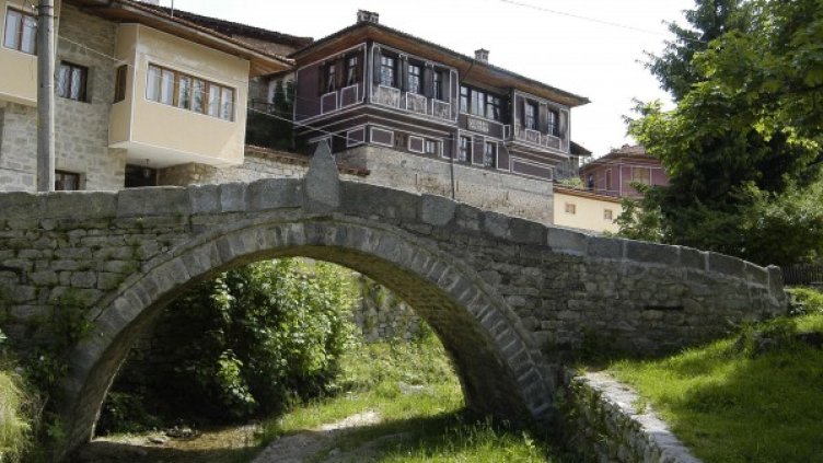 На 20 април 1876 г. на Калъчевия мост, наречен още "Моста на първата пушка", е изстрелян първият куршум срещу турските поробители, с който избухва Априлското въстание. Снимка: Булфото