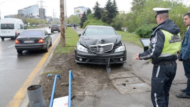 Инцидентът на автобусната спирка в столицата. Снимка: Булфото