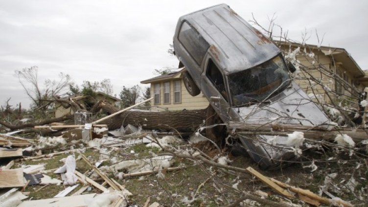 Най-малко 10 души са загинали след торнадо в САЩ
