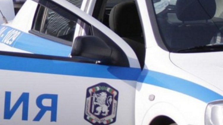 Трима чужди граждани бити пред столичен мол