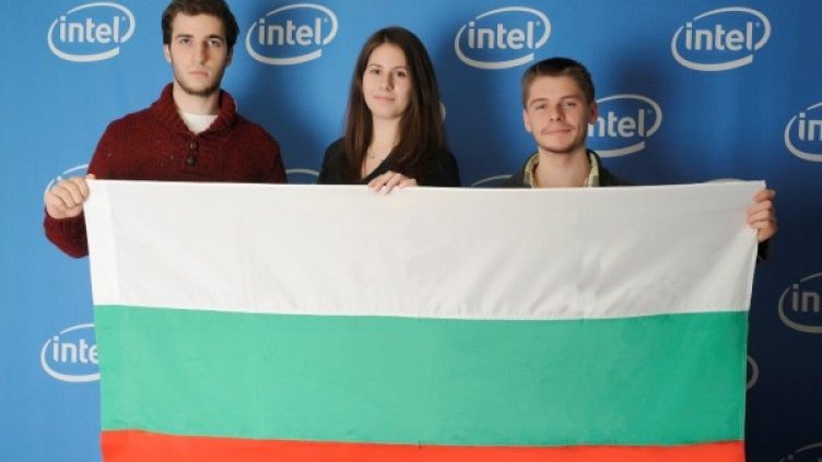 Младите български таланти. Снимка: Intel