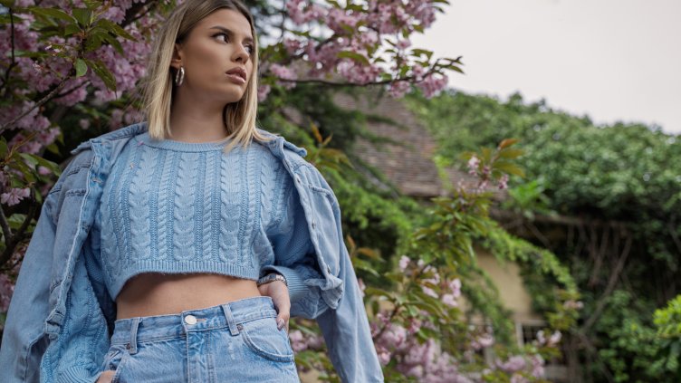 Сидни Суийни призна, че понякога мъжете не могат да се справят с нейния начин на живот и нейния свят.     Животът ѝ и приятелите ѝ могат да бъдат смущаващи за някои хора.     28-годишната актриса разкри, че мъж я е изоставил, защото не можел 