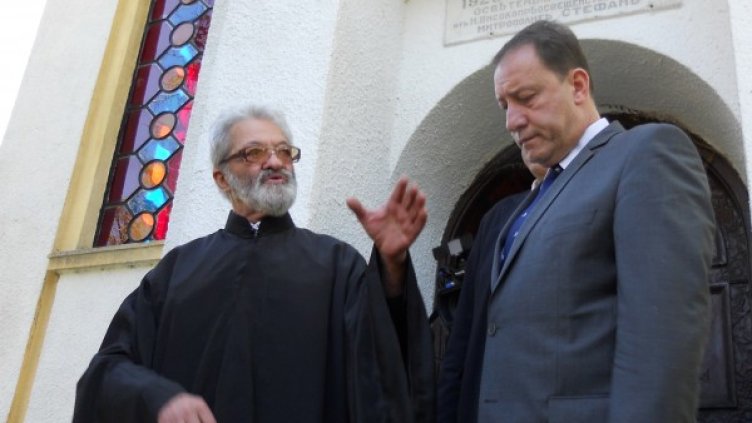 Министър Ангел Найденов на посещение в храмът-костница "Света Троица", Снимка: БТА