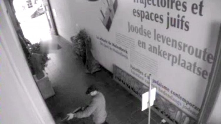 Снимка на стрелеца в музея. Снимка: Reuters