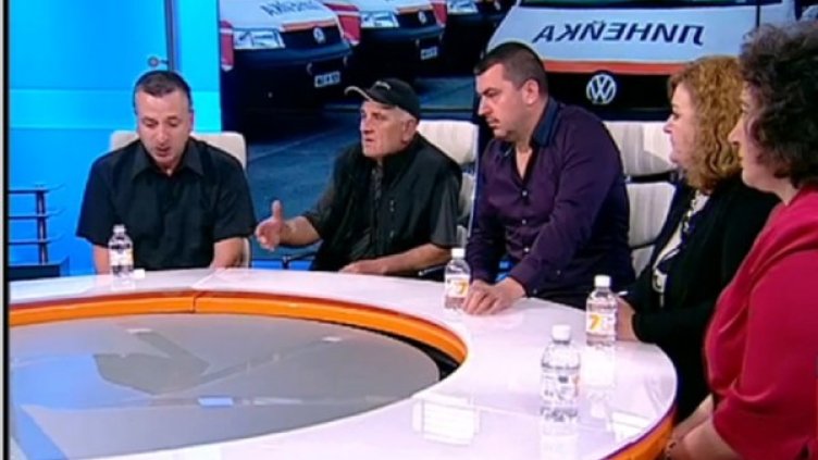 Съпругът на Елизабет Тони (ляво), бащата Еленко Найденов (до Тони), Снимка: TV 7