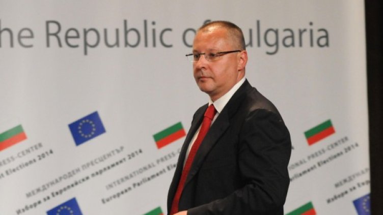 Сергей Станишев в изборната нощ. Снимка: Булфото