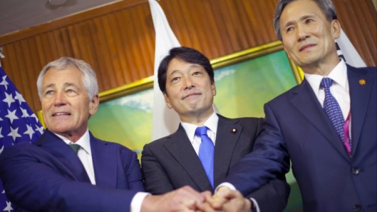 Чък Хейгъл, Ким Кхуан-джин, Ицунори Онодера Снимка: Reuters