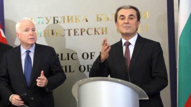 Джон Маккейн и Пламен Орешарски. Снимка: БТА