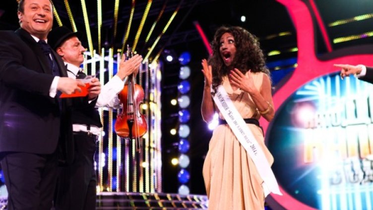 Рачков и Къци аплодират победителката. Снимка: Като две капки вода