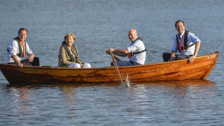 Дейвид Камерън, Ангела Меркел, Фредрик Рейнфелд и Марк Рюте. Снимка: Reuters