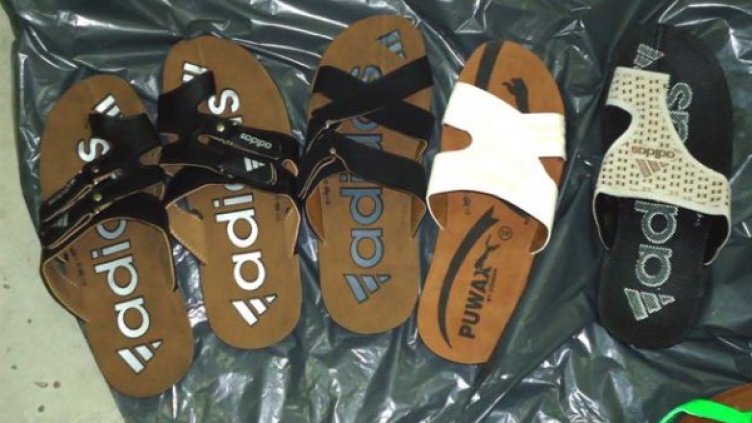 Задържаните чехли на митнически пункт "Лесово". Снимка Агенция "Митници"