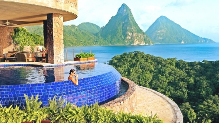 Снимка: Jade Mountain Resort