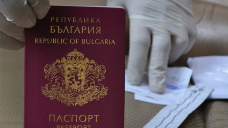 Паспорт-менте, задържан при акцията в София. Снимка МВР