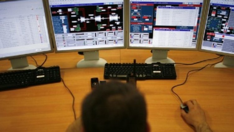 Оператор в една от централите на „Марица Изток". Снимка: Reuters, архив