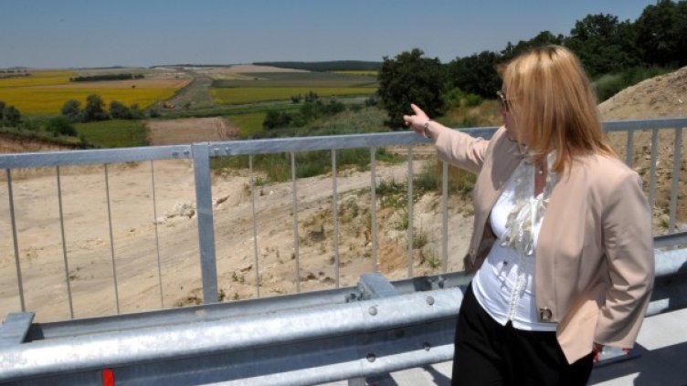 Министър Терзиева извърши инспекция на строителството на магистрала "Марица". Снимка: БТА