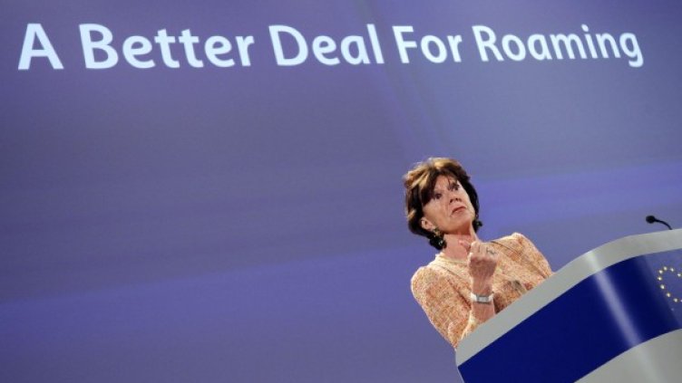 ЕК разработва нови правила, за да отпаднат въобще таксите за роуминг. Снимка: Ройтерс