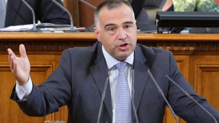 Парламентът може и без "Атака", смята Кутев 