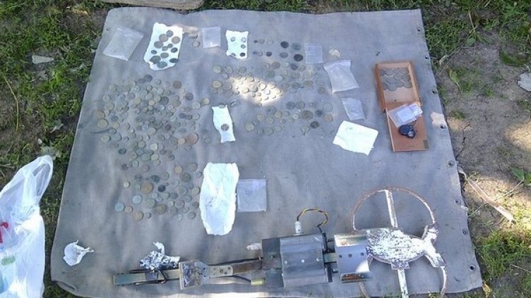 Иззетити антики в котленското село Ябланово. Снемка МВР