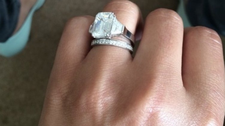 Снимката на пръстена, публикувана в профила на изпълнителката. Снимка: Facebook