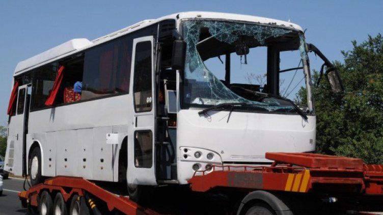 Взривеният автобус. Снимка: архив, БулФото
