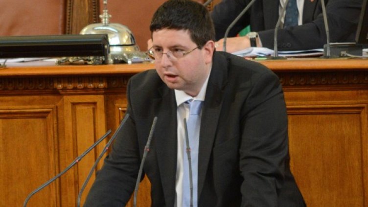 Чобанов се опълчи на президента за външните заеми