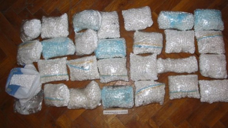 Задържаните таблетки. Снимка МВР