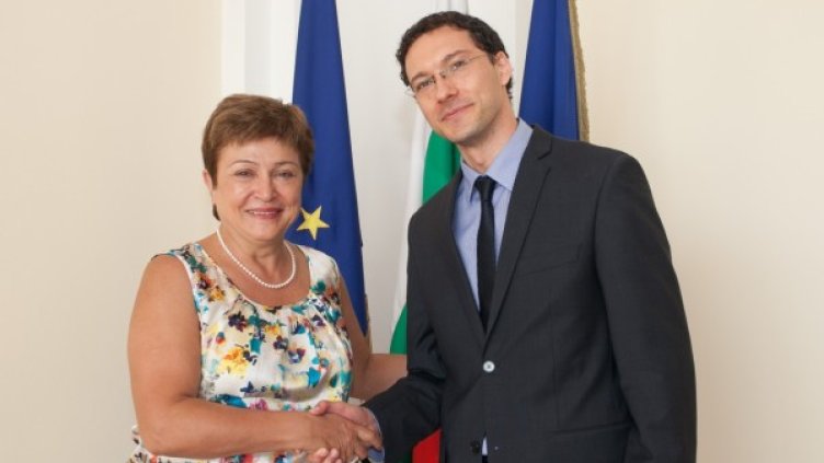 Кристалина Георгиева и министър Даниел Митов. Снимка: МнВР